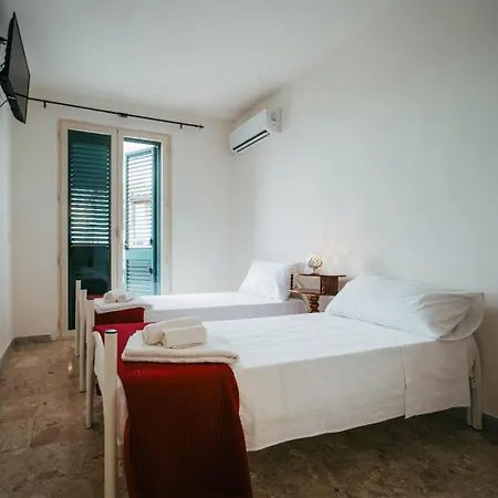 Casa V M * 莱韦拉诺